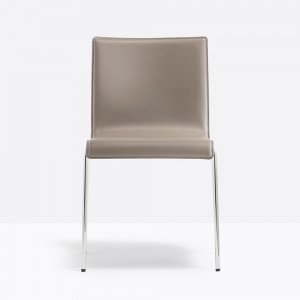 Silla Kuadra XL 2463 de Pedrali. Sillas de diseño. Sillas tapizadas den cuero.