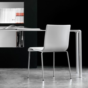 Silla Kuadra XL 2463 de Pedrali. Sillas de diseño. Sillas tapizadas den cuero.