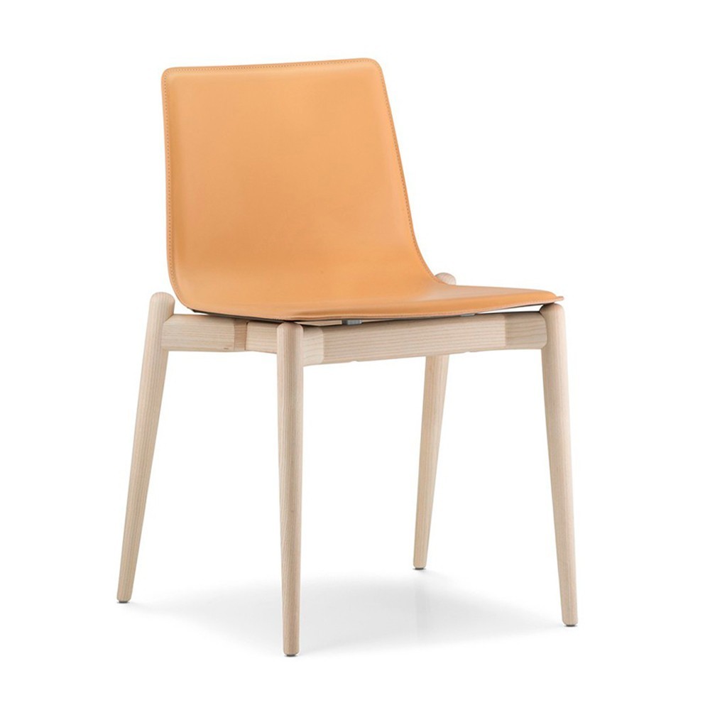 Silla Malmo 392 de Pedrali. Sillas de diseño. Sillas tapizadas en cuero.