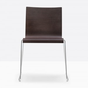 Silla Kuadra XL 2419 de Pedrali. Sillas de diseño. Sillas para espacios contract.