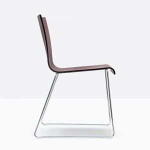 Silla Kuadra XL 2419 de Pedrali. Sillas de diseño. Sillas para espacios contract.