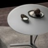 Mesa auxiliar Elica de Bontempi. Complementos de hogar de diseño italiano.