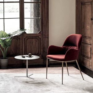 Mesa auxiliar Elica de Bontempi. Complementos de hogar de diseño italiano.