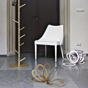 Revistero Fan de Bontempi. Complementos de hogar. Fabricación italiana.