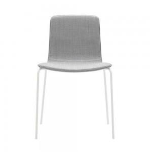 Silla Klip de Viccarbe. Sillas tapizadas de diseño moderno para contract.
