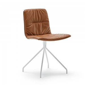 Silla Klip de Viccarbe. Mobilario de diseño moderno para contract. Tapizado