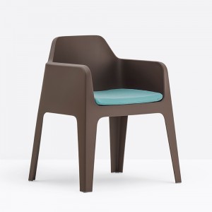 Sillón Plus 630 de Pedrali. Sillones de diseño. Sillones para exterior.