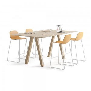 Taburete Maarten en polipropileno. Mobilario moderno ideal para interiores.