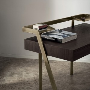 Escritorio Zac de Bontempi. Moderno escritorio con cajones de diseño italiano.
