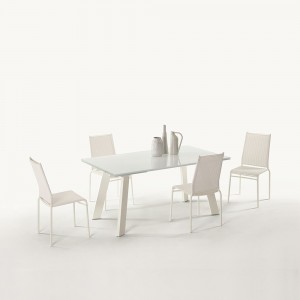 Mesa Gulliver Extensible de Ingenia. Mesas extensibles de comedor de diseño.