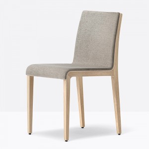 Silla Young 423/424 de Pedrali. Sillas de diseño. Sillas modernas tapizadas.