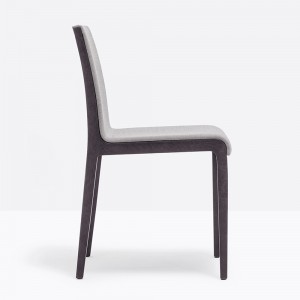 Silla Young 423/424 de Pedrali. Sillas de diseño. Sillas modernas tapizadas.