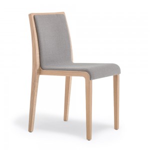 Silla Young 423/424 de Pedrali. Sillas de diseño. Sillas modernas tapizadas.