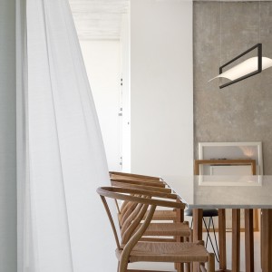 Lámpara suspensión Kontorno aluminio de Vibia. Tienda online de lámparas modernas.