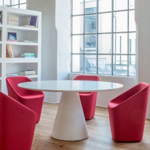 Mesa Ikon redonda de Pedrali. Mesas de diseño. Mesas modernas para oficina.