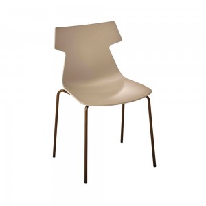 Silla Giulia de Ingenia. Silla apilable con estructura en metal. Sillas modernas.