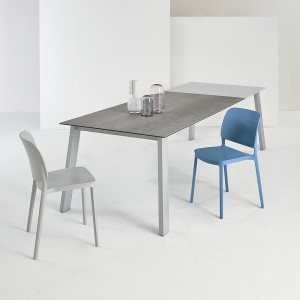 Silla Keai de Ingenia. Silla de exterior apilable. Sillas de polipropileno.