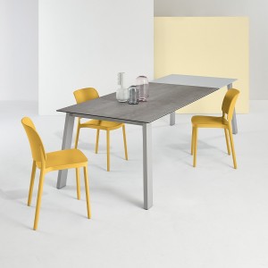 Silla Keai de Ingenia. Silla de exterior apilable. Sillas de polipropileno.