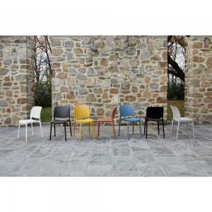 Silla Keai de Ingenia. Silla de exterior apilable. Sillas de polipropileno.