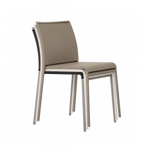 Silla Lola de Ingenia. Sillas apilables modernas. Sillas de cocina y comedor.