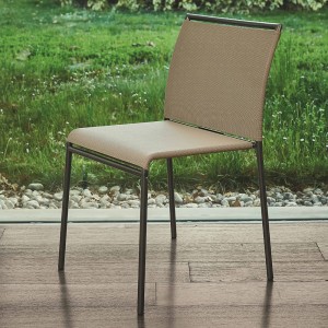 Silla Lola de Ingenia. Sillas apilables modernas. Sillas de cocina y comedor.