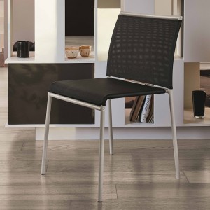 Silla Lola de Ingenia. Sillas apilables modernas. Sillas de cocina y comedor.