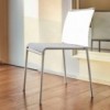 Silla Lola de Ingenia. Sillas apilables modernas. Sillas de cocina y comedor.