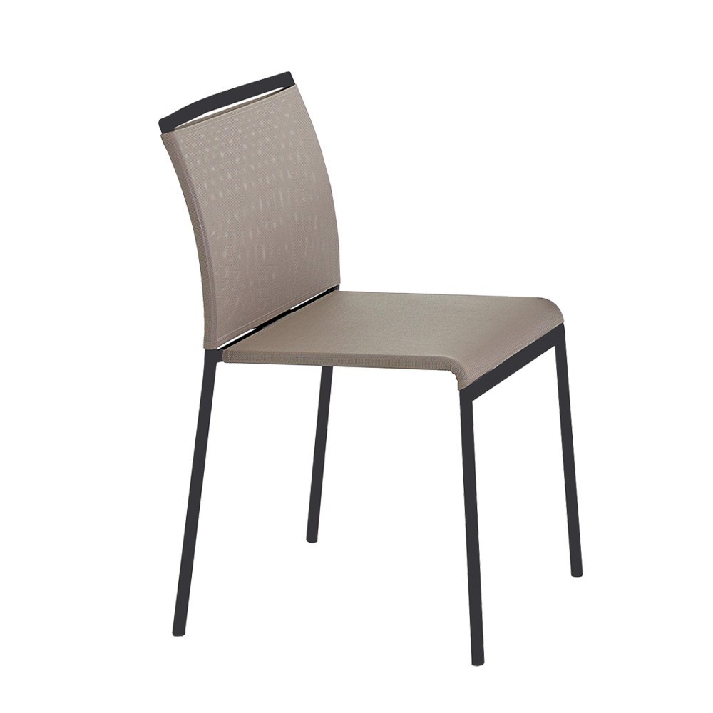 Silla Lola de Ingenia. Sillas apilables modernas. Sillas de cocina y comedor.