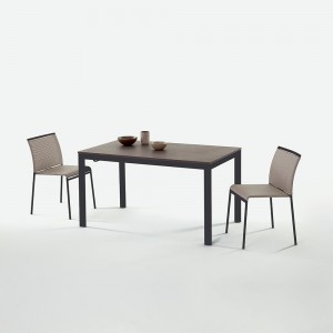 Silla Lola de Ingenia. Sillas apilables modernas. Sillas de cocina y comedor.