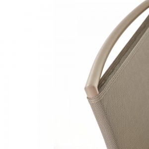 Silla Lola de Ingenia. Sillas apilables modernas. Sillas de cocina y comedor.