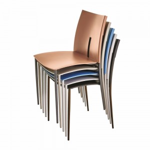 Silla Lyra de Ingenia. Sillas apilables de polipropileno. Sillas modernas.