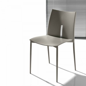 Silla Lyra de Ingenia. Sillas apilables de polipropileno. Sillas modernas.