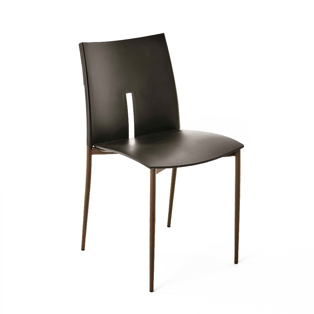 Silla Lyra de Ingenia. Sillas apilables de polipropileno. Sillas modernas.