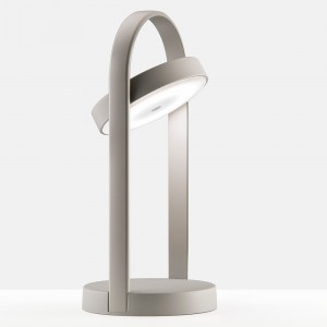 Lámpara sobremesa Giravolta de Pedrali. Lámpara modernas con luz LED.