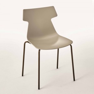 Silla Giulia Outdoor de Ingenia. Silla apilable para jardín. Sillas modernas.