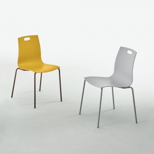 Silla Olly Outdoor de Ingenia. Sillas apilables de polipropileno. Sillas de diseño.