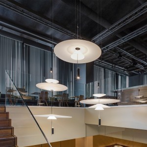 Lámpara de suspensión flamingo Vibia. Iluminación moderna para interiores.