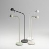 Lámpara de sobremesa pin de Vibia. Iluminación moderna ideal para salones.