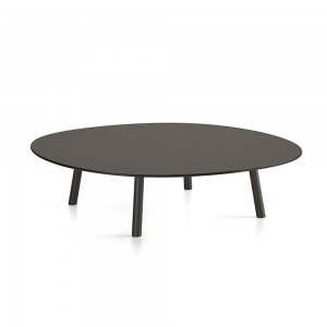Mesa Maarten de centro redonda de Viccarbe. Diseño ideal para exteriores.