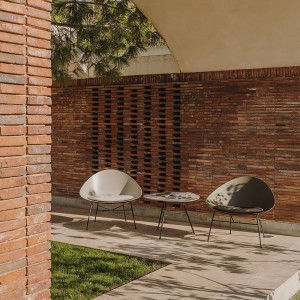 Butaca Adell Acero Arper. Butaca exterior de diseño moderno.