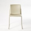 Silla moderna base patín de polipropileno Ema de Enea. Sillas de diseño.