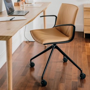 Silla Catifa Up con ruedas de Arper. Mobiliario para contract de diseño.