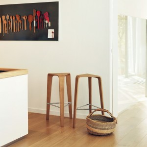 Taburete Ply de Arper. Taburetes contract de madera para interiores.