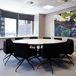 Sillón Saari giratoria Arper. Sillón moderno ideales para oficinas.