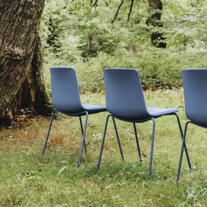 Silla asiento tapizado Lottus de Enea. Diseño ideal para oficinas.