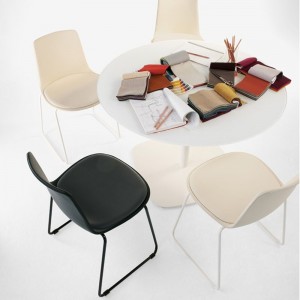 Silla Lottus patín tapizado Enea. Mobiliario de diseño para interiores.