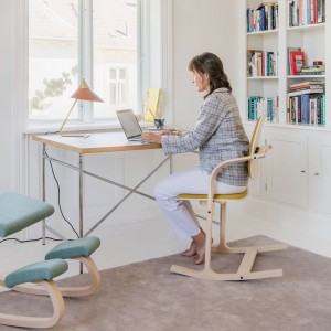 Mecedora Actulum balans de Variér. Sillas ergonómicas para oficinas modernas.