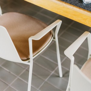 Sillón Lottus brazos aluminio Enea