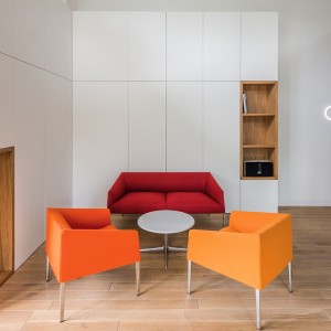 Sofá Saari metal Arper. Muebles modernos tapizados para salón.