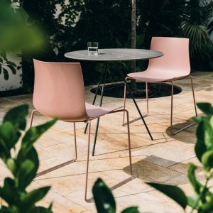 Mesa Leaf redonda Arper. Mesas para exterior modernas de diseño.